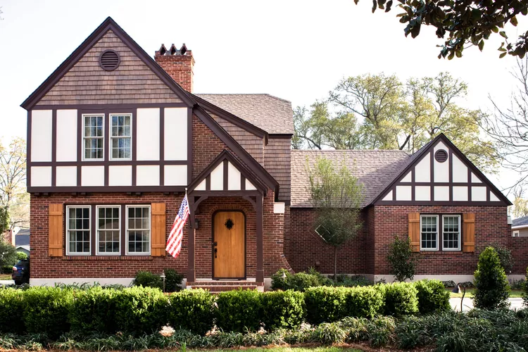 large-tudor-style-home-9dCjcdW8aVX9pXtjSWlyHe-ed0bbebe06ec4f96a0b2920f7fd66ec8 large-tudor-style-home-9dCjcdW8aVX9pXtjSWlyHe-ed0bbebe06ec4f96a0b2920f7fd66ec8