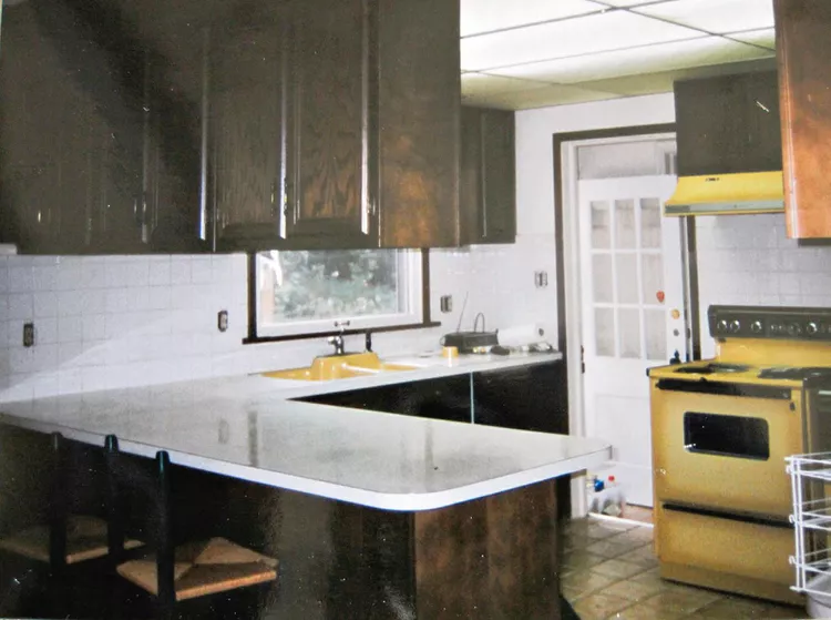 outdated-kitchen-yellow-oven-bad085c4-f2fe15fb1bd04c8d89307852db811e8f outdated-kitchen-yellow-oven-bad085c4-f2fe15fb1bd04c8d89307852db811e8f
